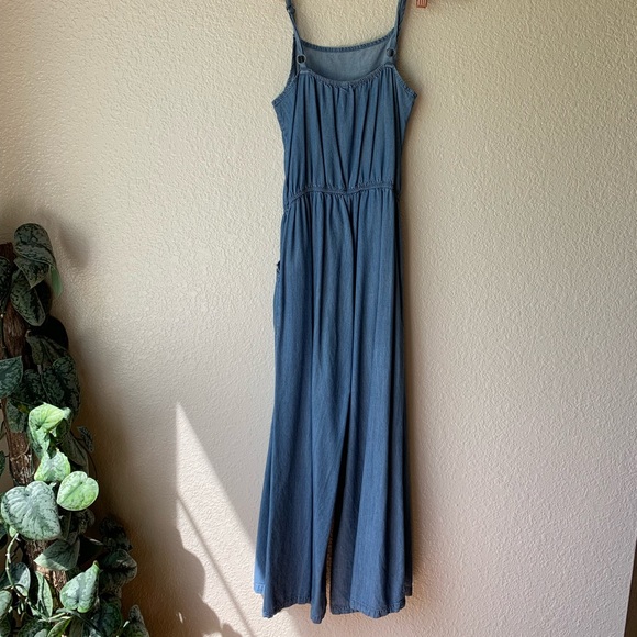 Comfortable and Stylish Pocketed Jumpsuit - Picture 4 of 5